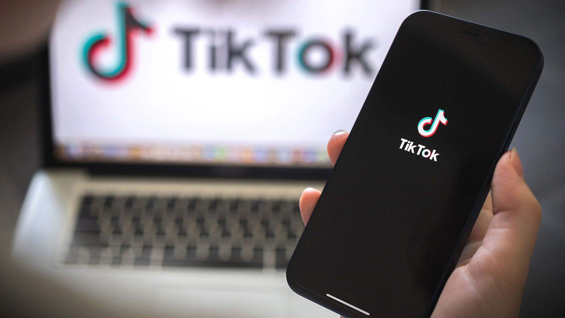 TikTok "wellness" trends we should and shouldn't take into 2023, according to experts